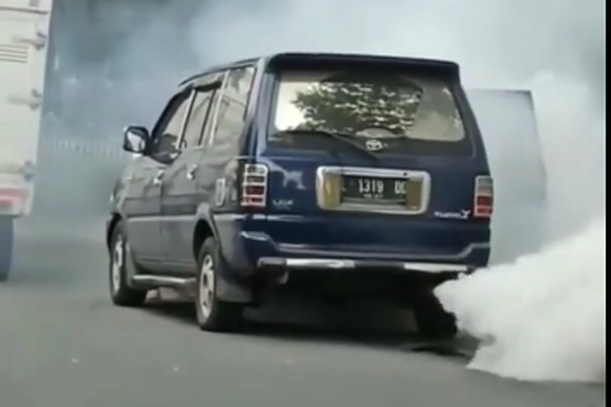Mobil Diesel Ngebul? Jangan Panik, Ini Penyebab dan Cara Mengatasinya