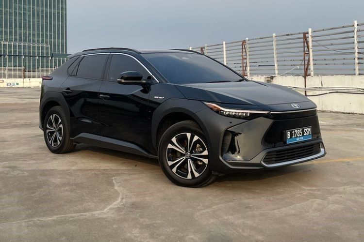 Perbedaan Toyota bZ4X Facelift dan Model Lama