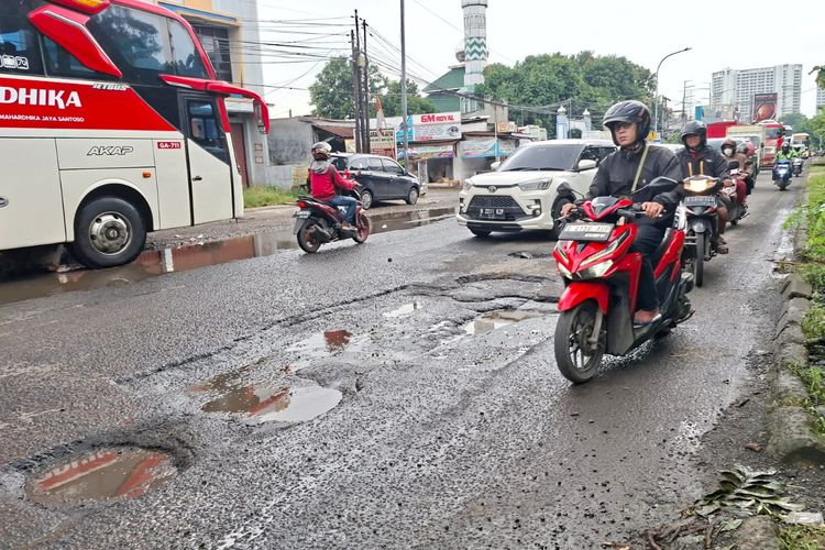 Musim Hujan Bikin Jalan Berlubang, Pemprov DKI Siapkan Perbaikan Jalan