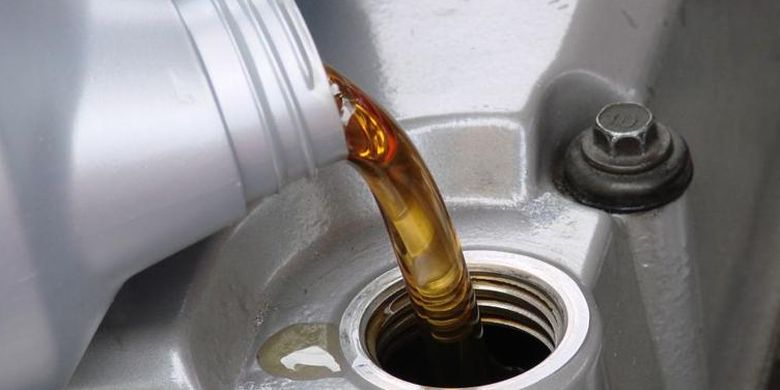 Bahaya Tersembunyi Bila Motor Matik Kelebihan Oli