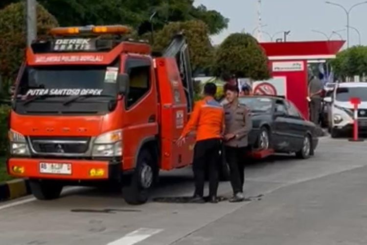 Mobil Mogok di Tol Boyolali Saat Arus Balik Lebaran, Dapat Derek Gratis