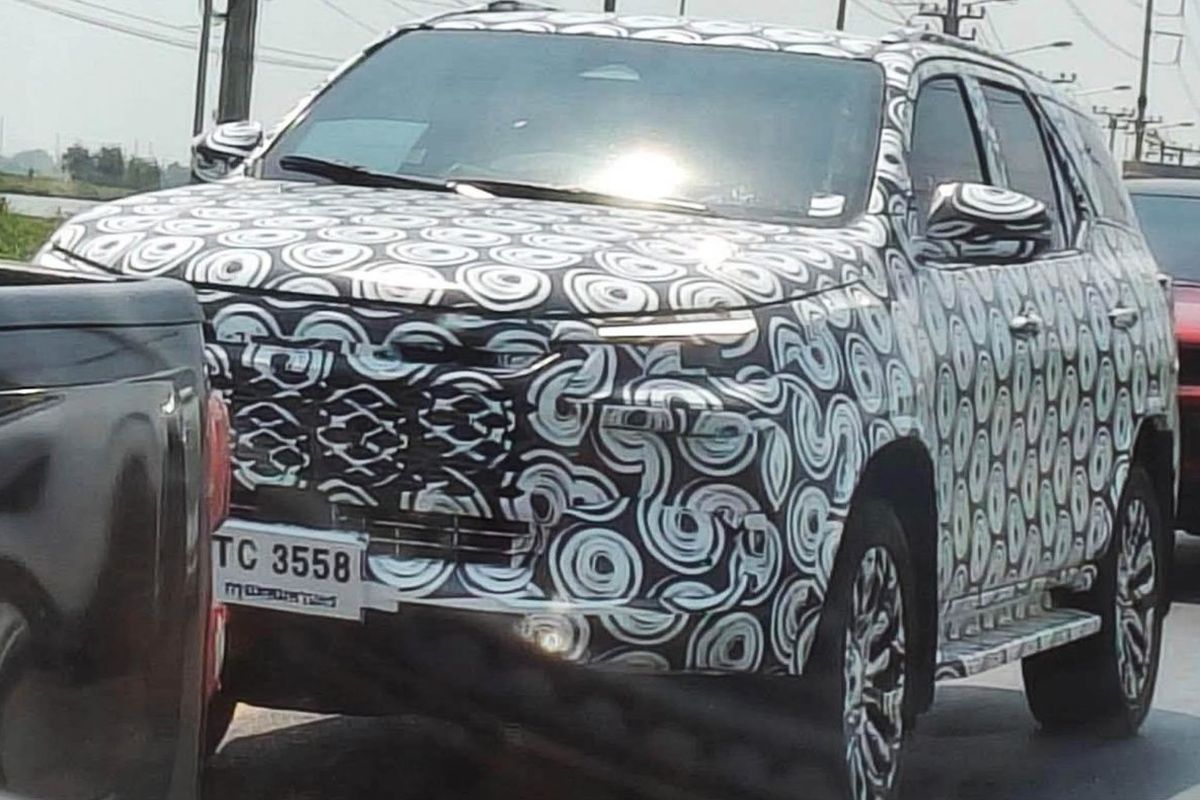Toyota Fortuner Terbaru Tertangkap Sedang Uji Jalan di Thailand