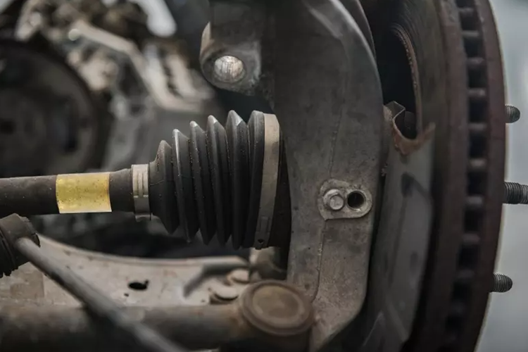 Penyebab CV Joint Mobil Bisa Terlepas saat Dioperasikan