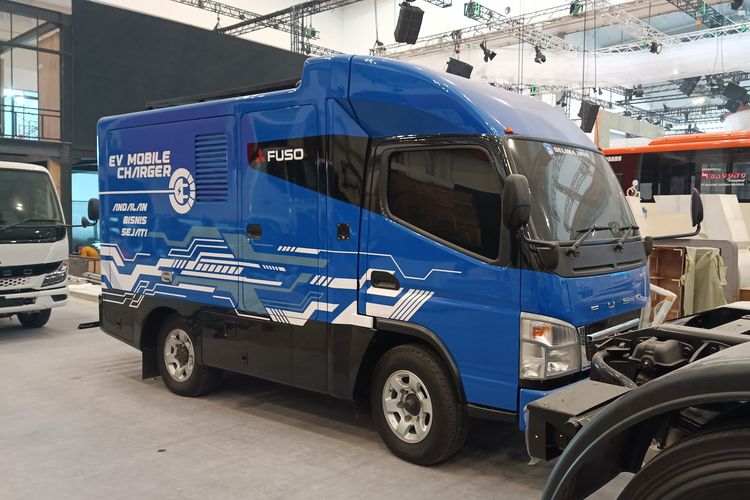 Lihat Truk Baru Mitsubishi Fuso di GIIAS 2025, Fighter X FM65 Tractor