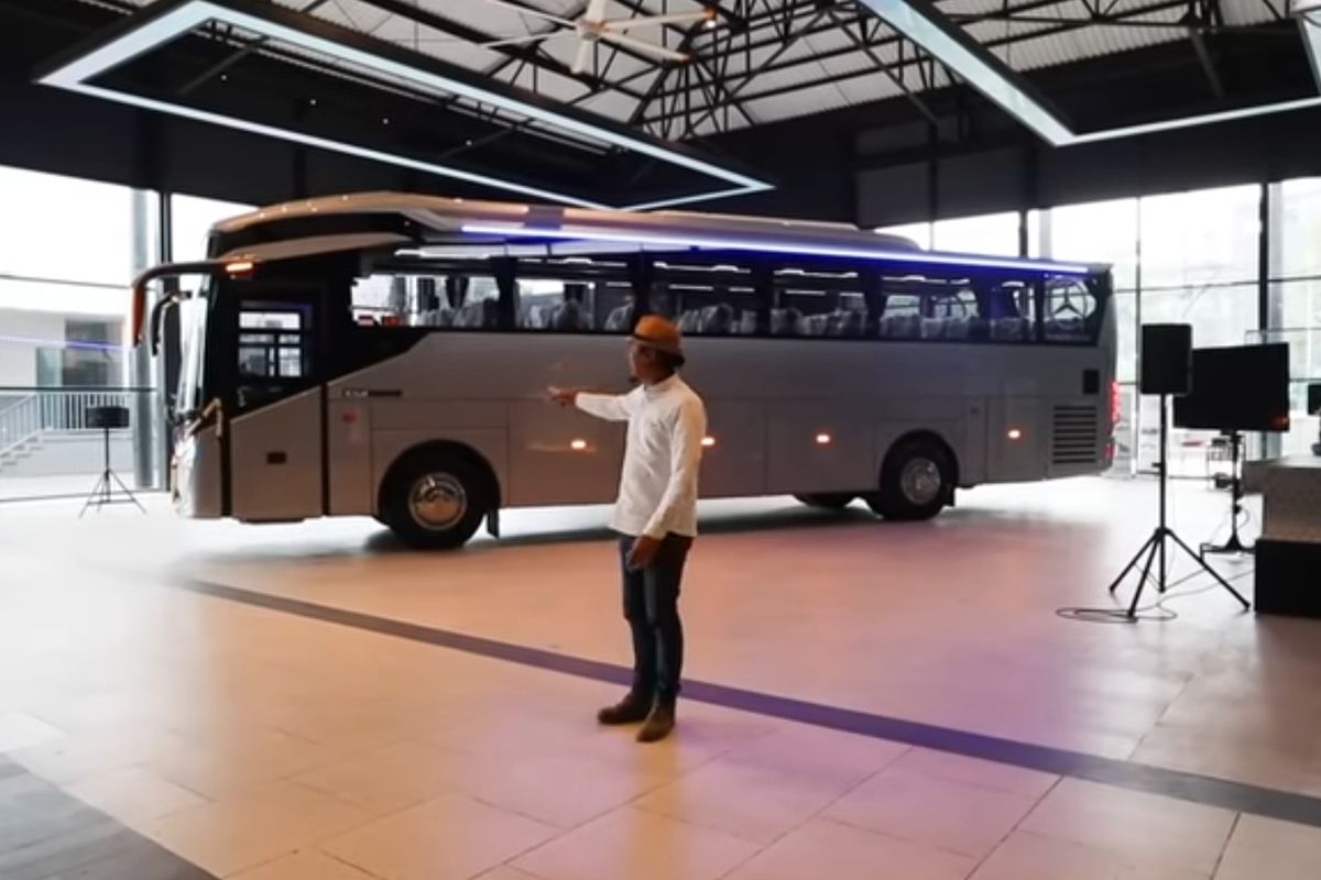 Bus Satu Pintu Laksana Resmi Diekspor ke Lima Negara