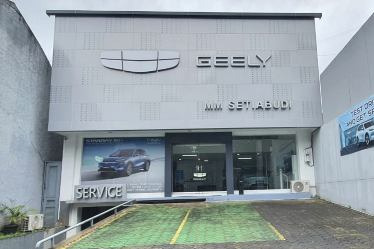 Awali 2026, Geely Resmikan Tiga Diler Sekaligus