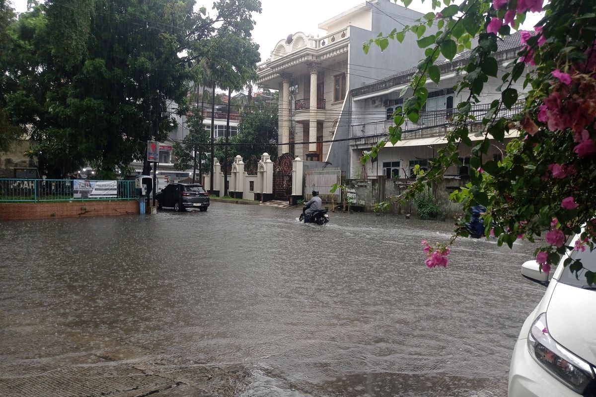 Nekat Terobos Genangan, CVT Motor Bisa Rusak