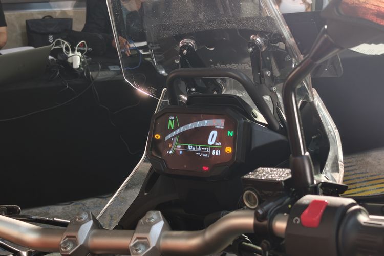 Duel Motor Petualang Kawasaki KLE 500 Vs Royal Enfield Himalayan 450