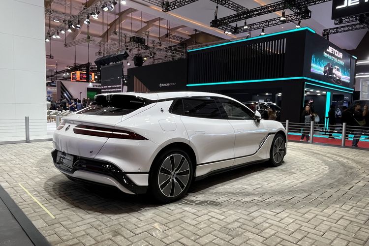 Denza Z9 GT Kembali Tampil di Indonesia, Berapa Harganya?