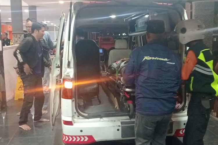 Bus Terguling di Tol Jombang-Mojokerto, Diduga Pecah Ban Belakang