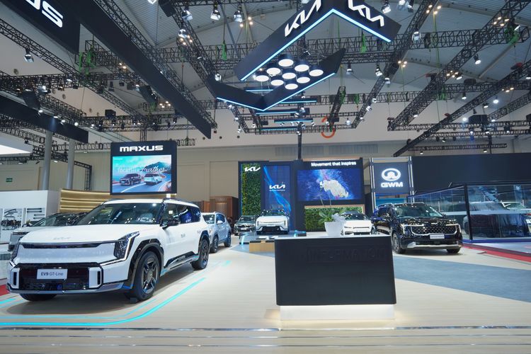 Kia Pamerkan EV4 di GIIAS 2025