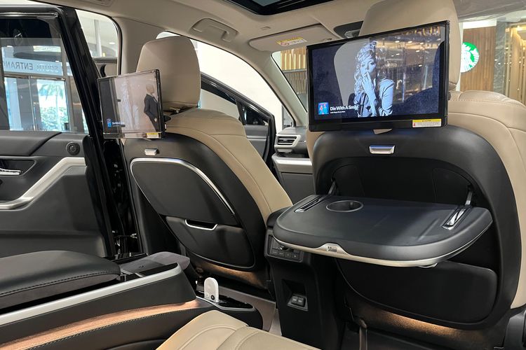 Jangan Pasang TV di Headrest, Bisa Cedera Parah Saat Kecelakaan