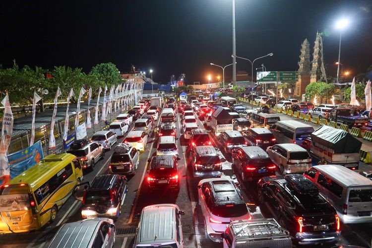 Strategi Kemenhub Atasi Kemacetan Parah di Gilimanuk