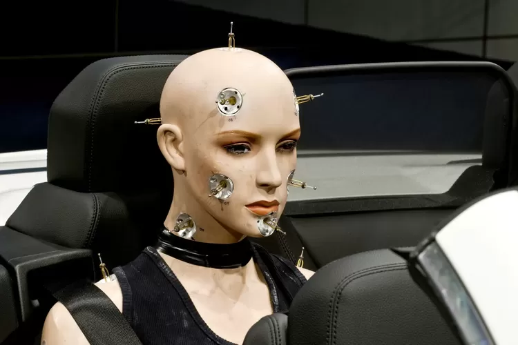 Perempuan 60% Lebih Berisiko Cedera dalam Kecelakaan Mobil