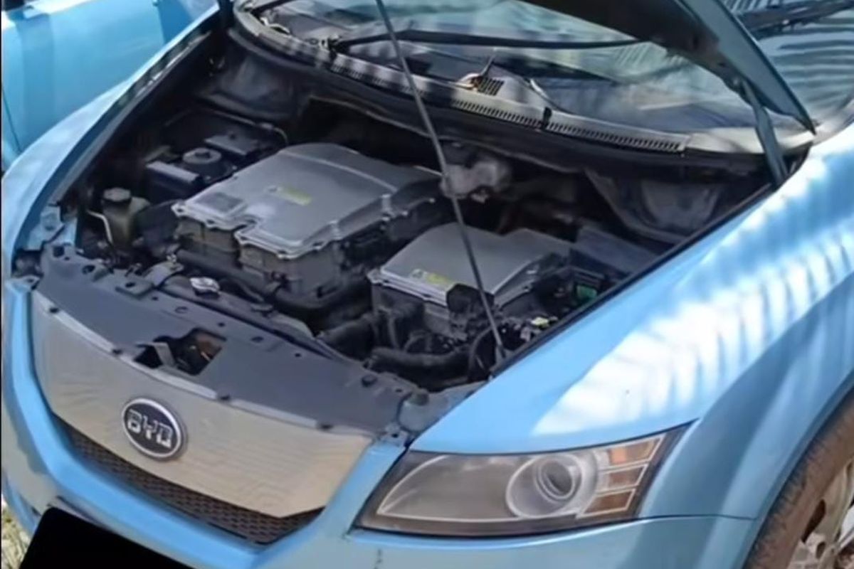 Mobil Listrik Bekas Taksi BYD e6 Dijual Rp 30 Juta, Layak Dibeli?