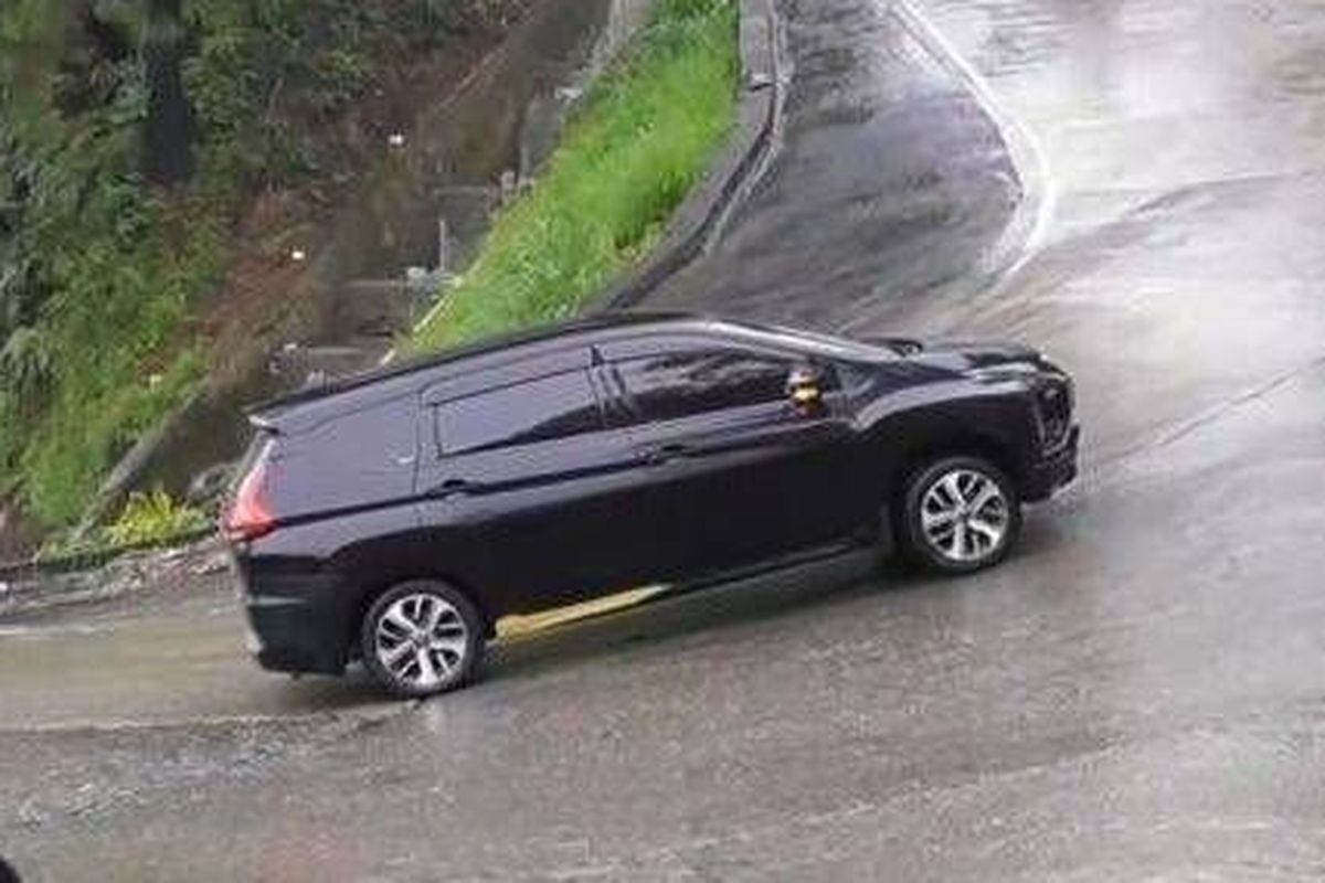 Kesalahan Pengemudi yang Bikin Mobil Matik Gagal Menanjak