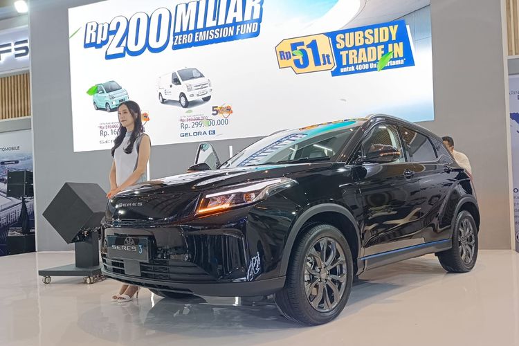 Mobil Listrik Seres 3 Sapa Warga Surabaya