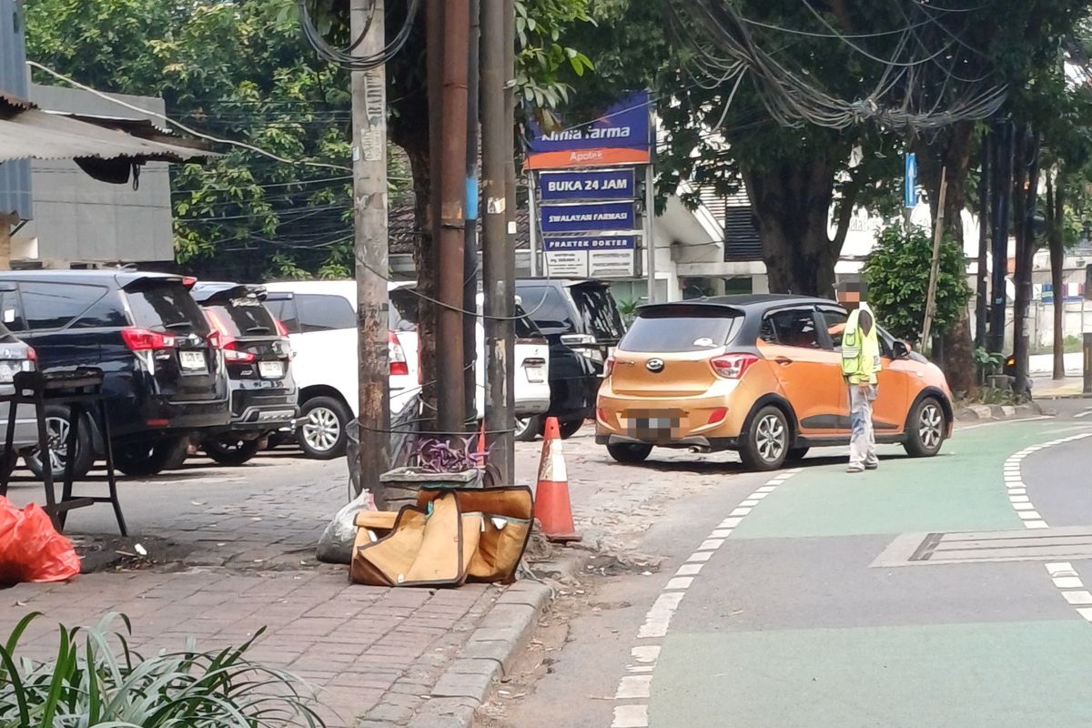 Waspada Modus Juru Parkir Terlindas Ban Mobil, Begini Cara Menghindarinya