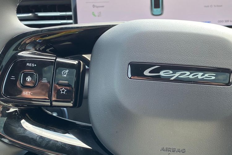 Fitur Unggulan Lepas L8: Adaptive Cruise Control hingga Bisa Parkir Sendiri