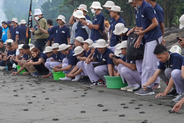 Daihatsu Perkuat Komitmen Keberlanjutan Melalui Konservasi Penyu