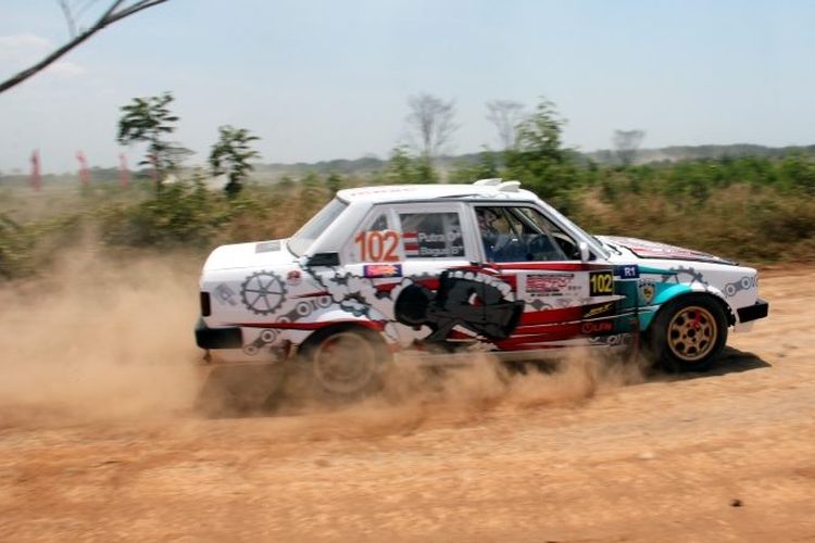 Pebalap Ini Sabet Juara Nasional R1 Kejurnas Sprint Rally 2025