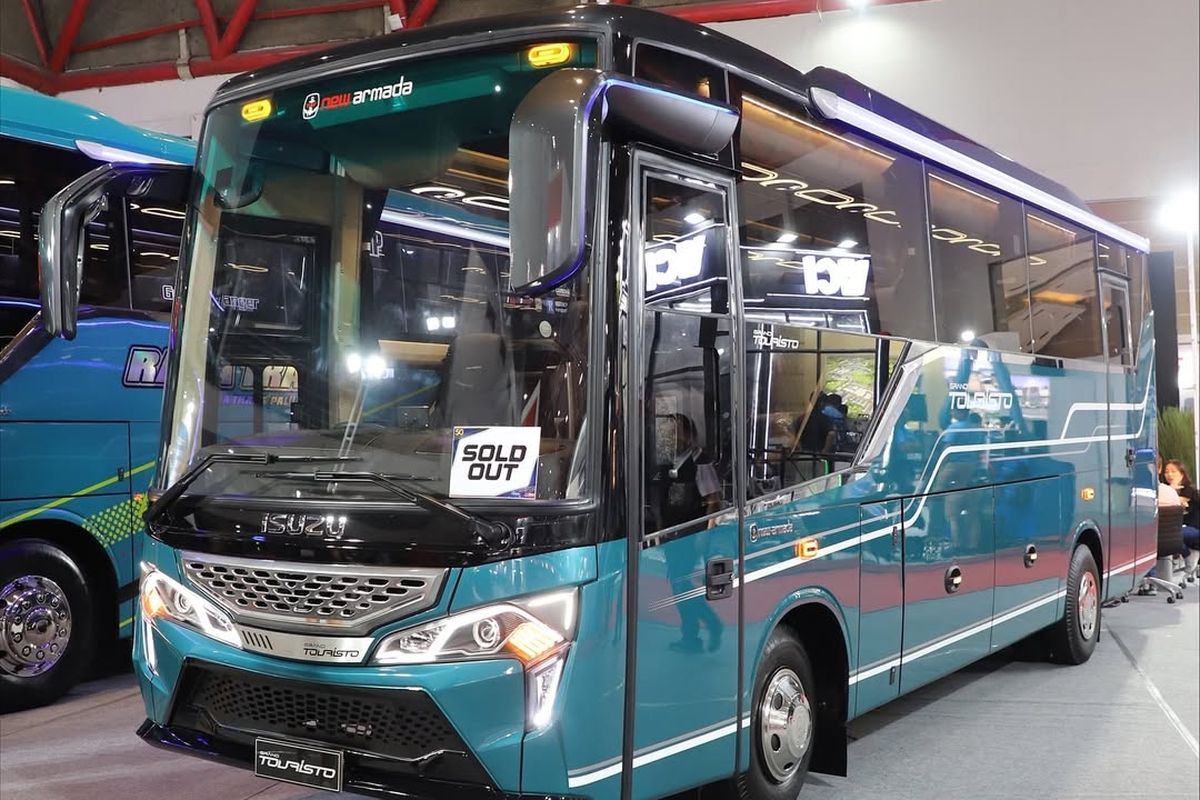 Spesifikasi Medium Bus Grand Touristo dari New Armada