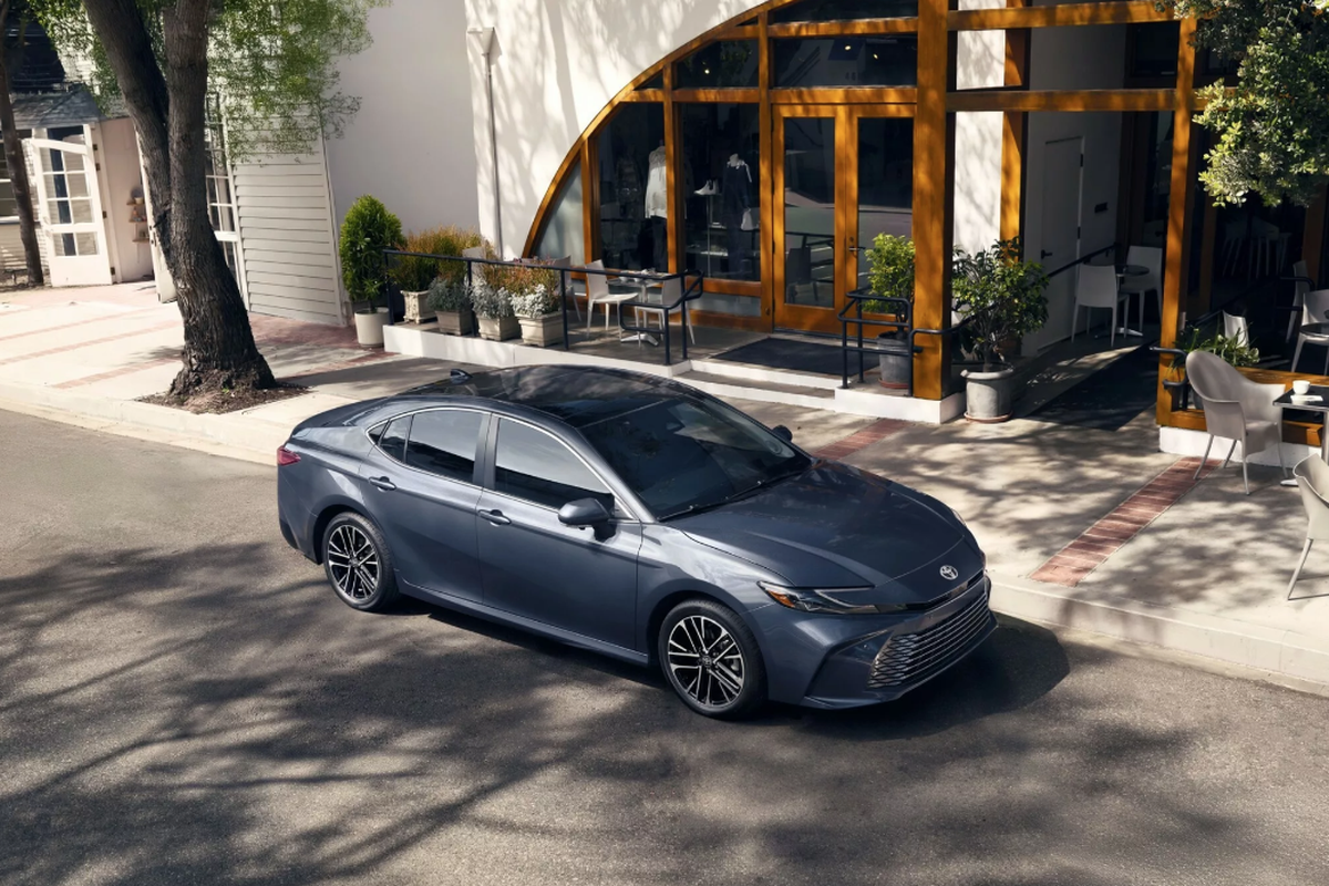 Toyota, Toyota Hadirkan Camry Nightside Edition, Lebih Sporty dan Agresif