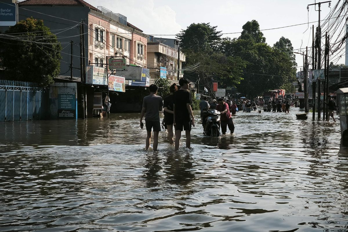Pantau Arus Lalu Lintas Jakarta, Banjir Akibat Hujan Hari Ini