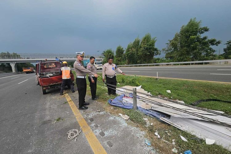 Pengemudi Wajib Lakukan Ini Saat Alami Pecah Ban