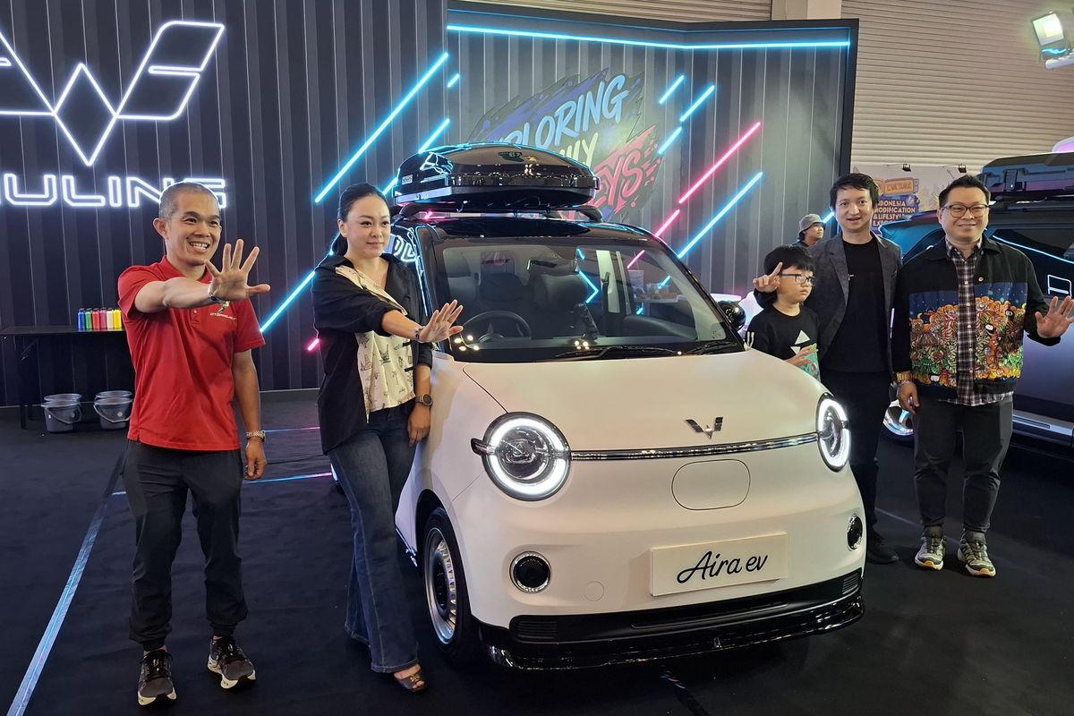 Gaya Nyentrik Wuling Aira ev Jadi Kanvas Ilustrator