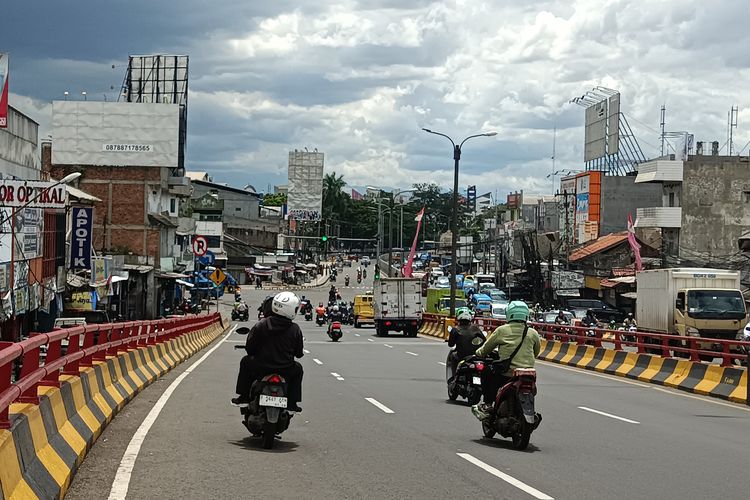Ada Lampu Merah di Fly Over Cibinong, Potensi Terjadi Kecelakaan
