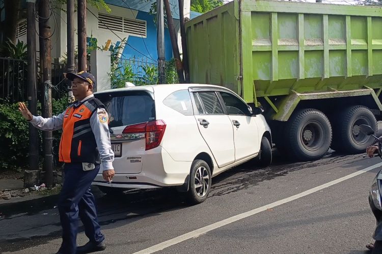 Benarkah Truk Tak Punya Rem Darurat Saat Gagal Nanjak?
