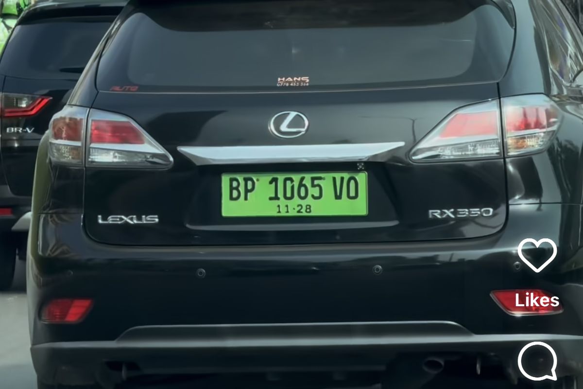 Mobil Pakai Pelat Nomor Warna Hijau? Ini Penjelasan dan Aturannya
