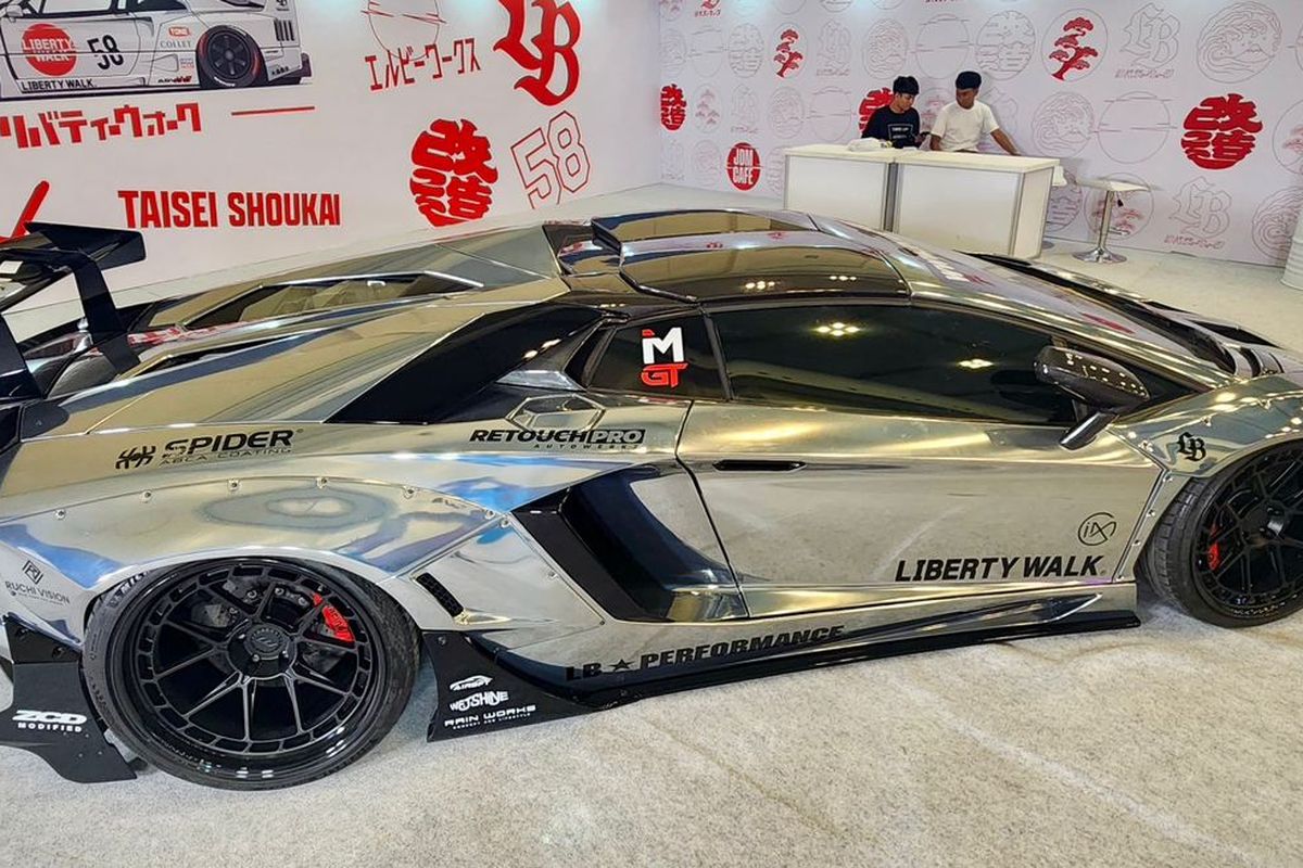 Mobil Tampil Menyala dengan Modifikasi Cat Chrome, Segini Biayanya