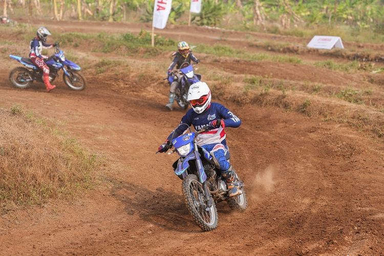 WR155 R dan YZ Series: Uji Ketangkasan di Lintasan Tanah Yamaha