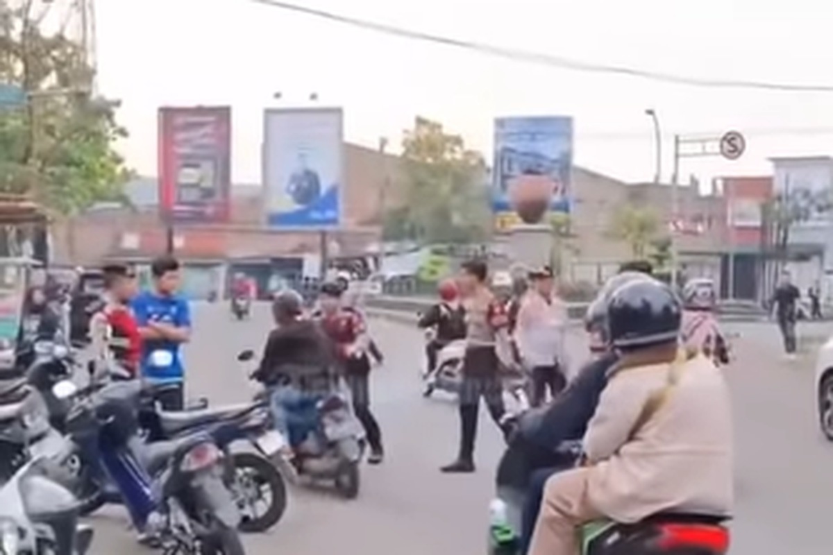 Viral, Video Pengendara Tinggalkan Pacarnya yang Terjatuh demi Hindari Razia