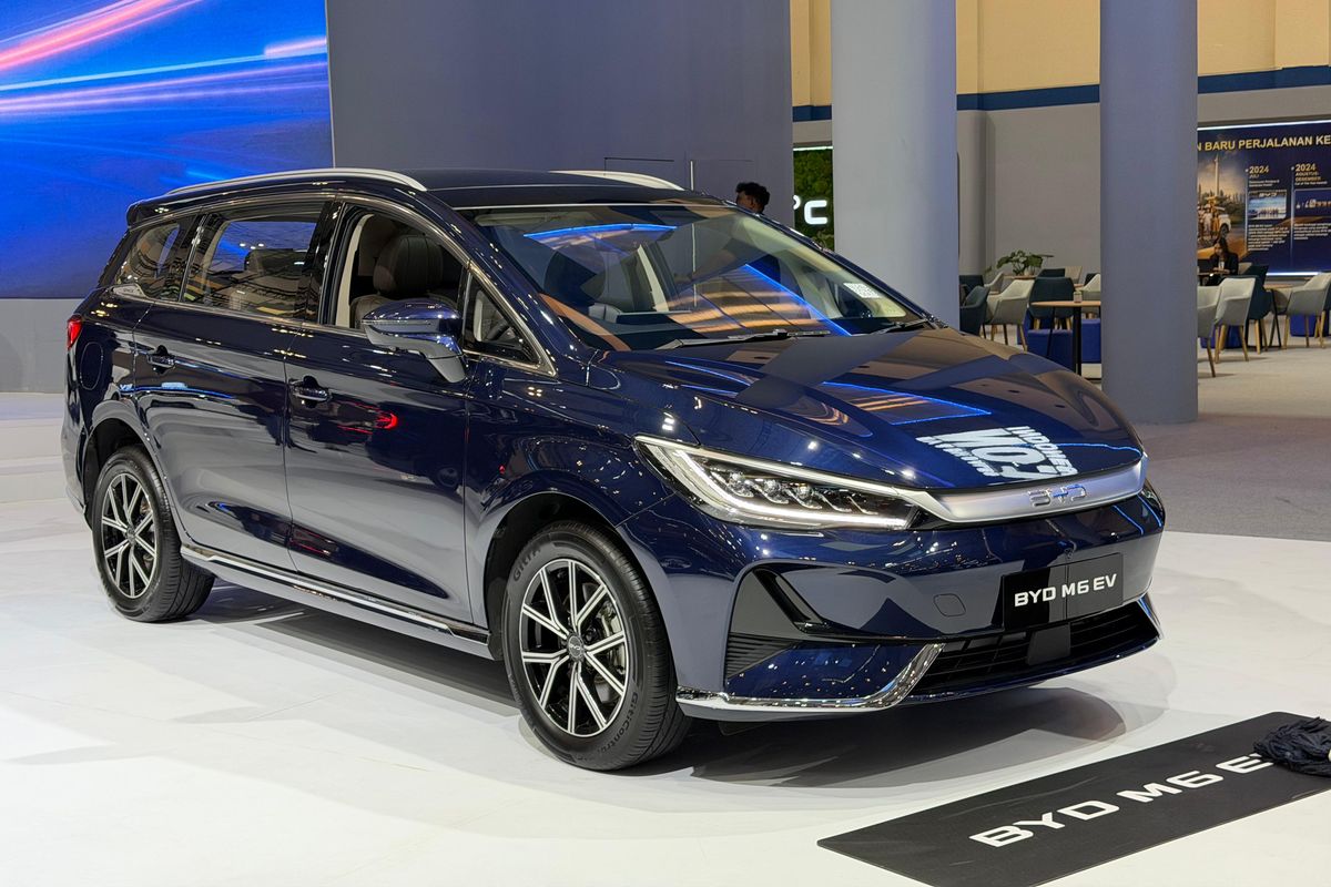 BYD M6 EV CKD vs CBU, Apa Bedanya?