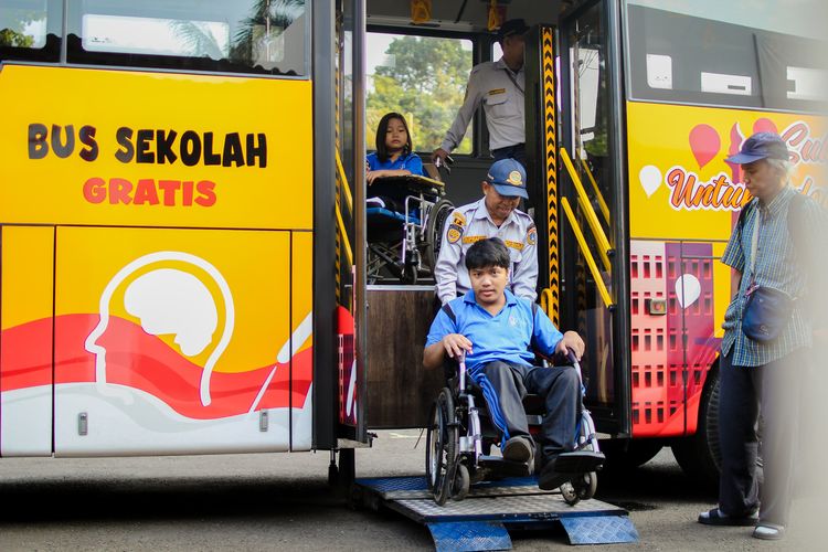 Bus Sekolah Jakarta Ramah Disabilitas, Bantu Siswa dengan Kursi Roda