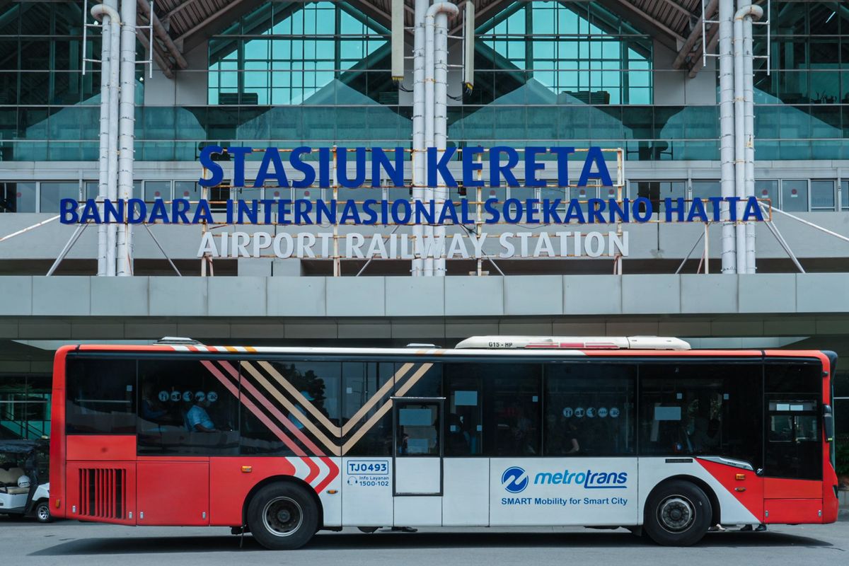 Bus Transjakarta Blok M - Bandara Soeta Banyak Diminati Pemudik