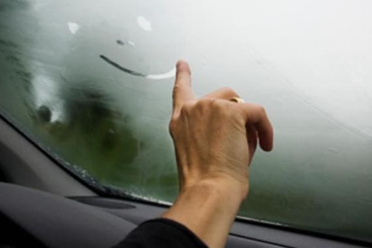 Setelan AC Mobil Agar Tidak Terlalu Dingin saat Hujan