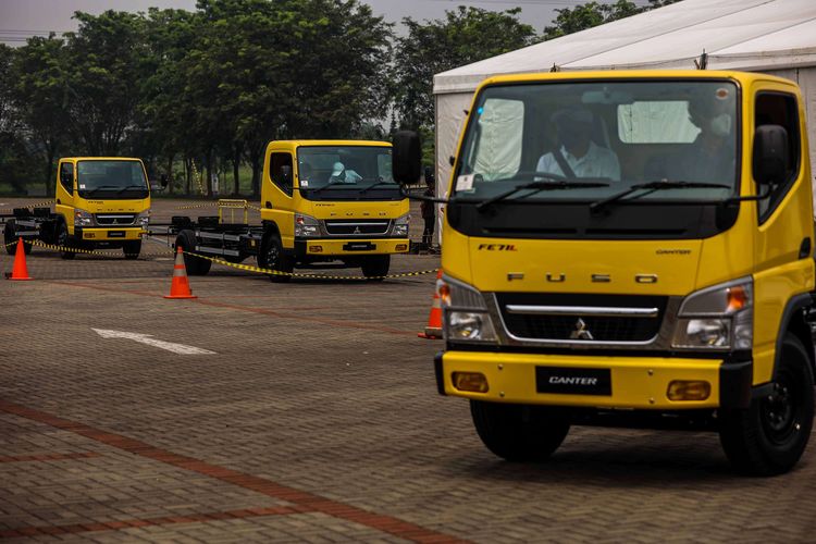 Fuso Pasok 20.600 Unit Canter untuk Koperasi Desa Merah Putih