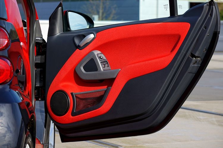 Tips Bersihkan Door Trim Mobil, Jangan Asal Pakai Cairan