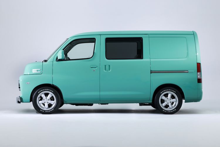 Modifikasi Kembaran Gran Max Bergaya Klasik Amerika