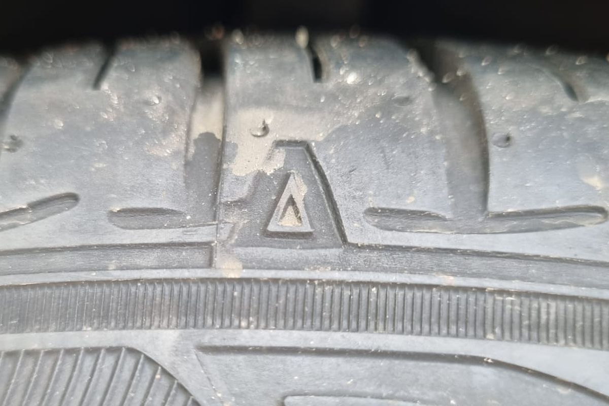 Fungsi Tanda Segitiga pada Ban yang Kerap Diabaikan