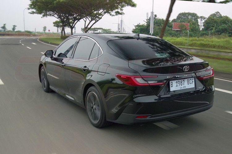 Pengendalian Camry 2025 Makin Sporti Berkat Pembaruan Suspensi