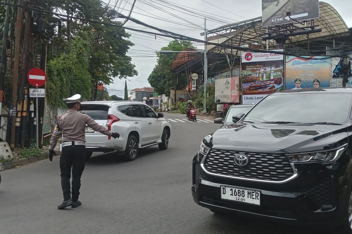 Antisipasi Macet, Polisi Terapkan One Way di Lembang