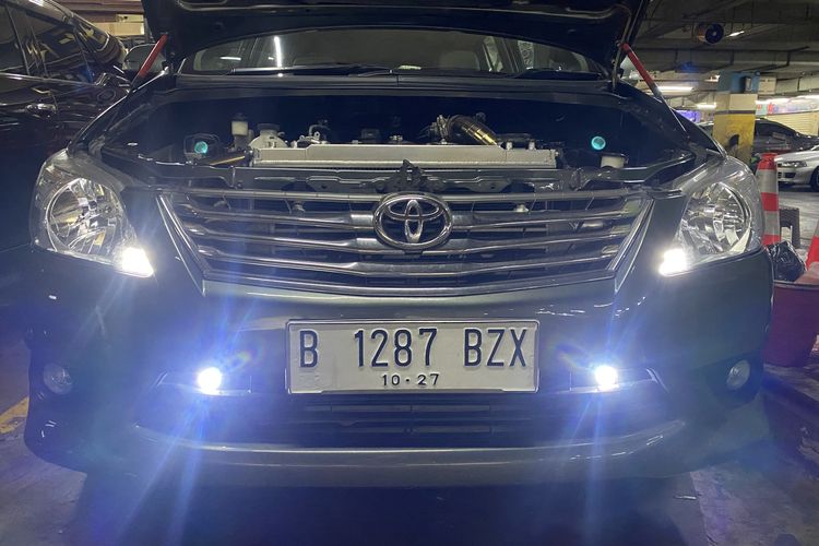 Mengapa Mini Proyektor Dianggap Jadi Solusi Lampu Mobil Terang?