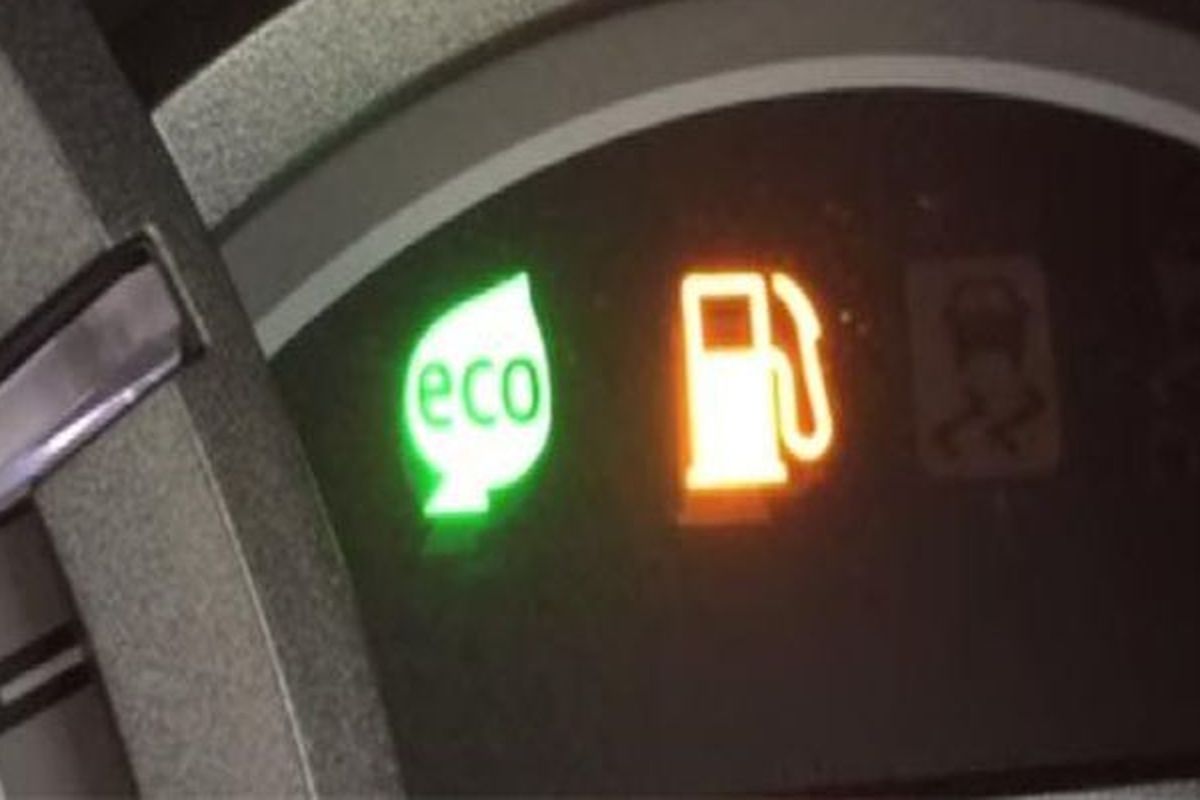 Cara Injak Pedal Gas Agar Mobil Irit BBM: Pahami Eco Indicator
