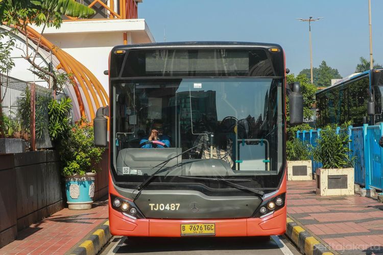 Bus Transjakarta Blok M - Bandara Soeta Banyak Diminati Pemudik