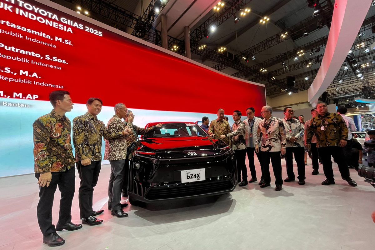 Agus Gumiwang Datangi Toyota bZ4X, TKDN Tembus 40 Persen